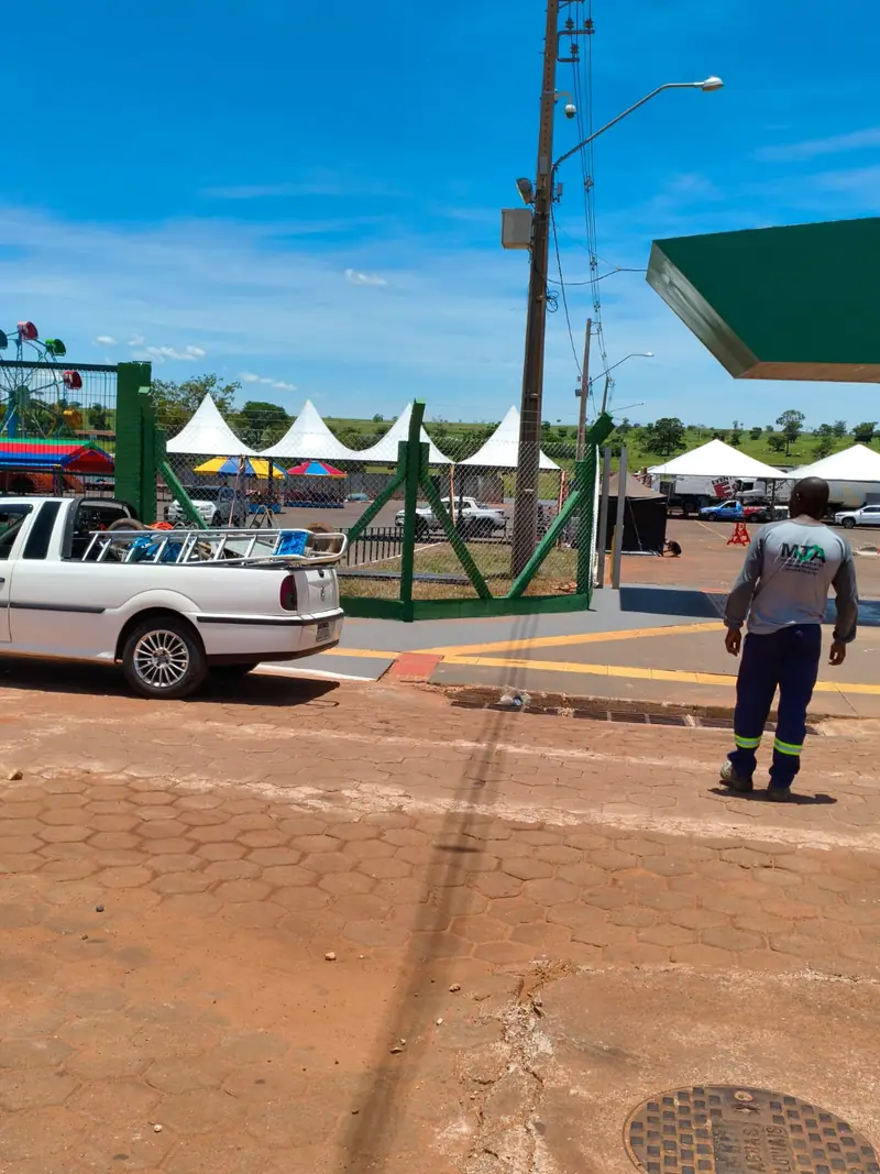 Portão verde instalado pela Moreira Telas